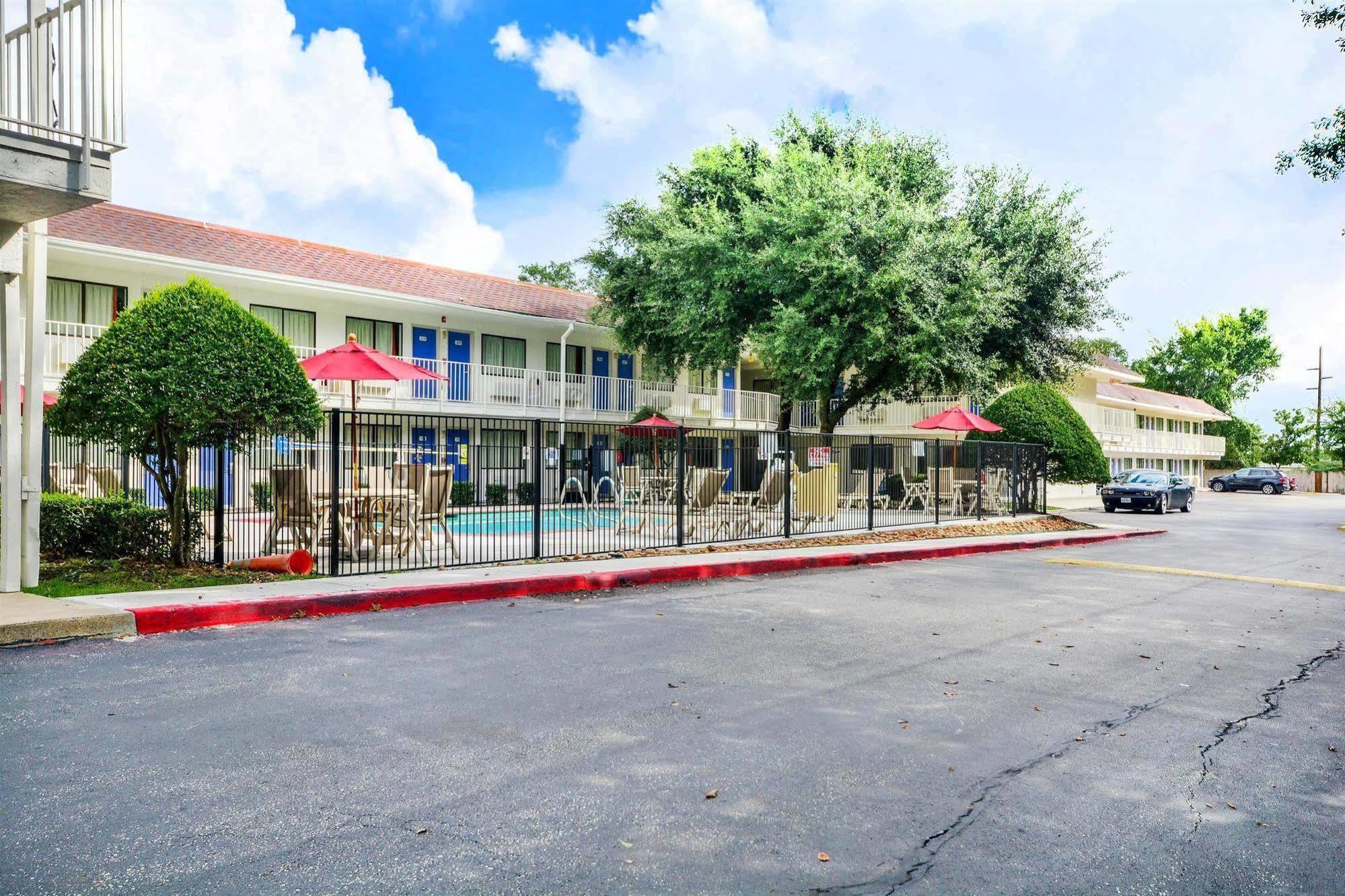 Motel 6-Huntsville, Tx Bagian luar foto